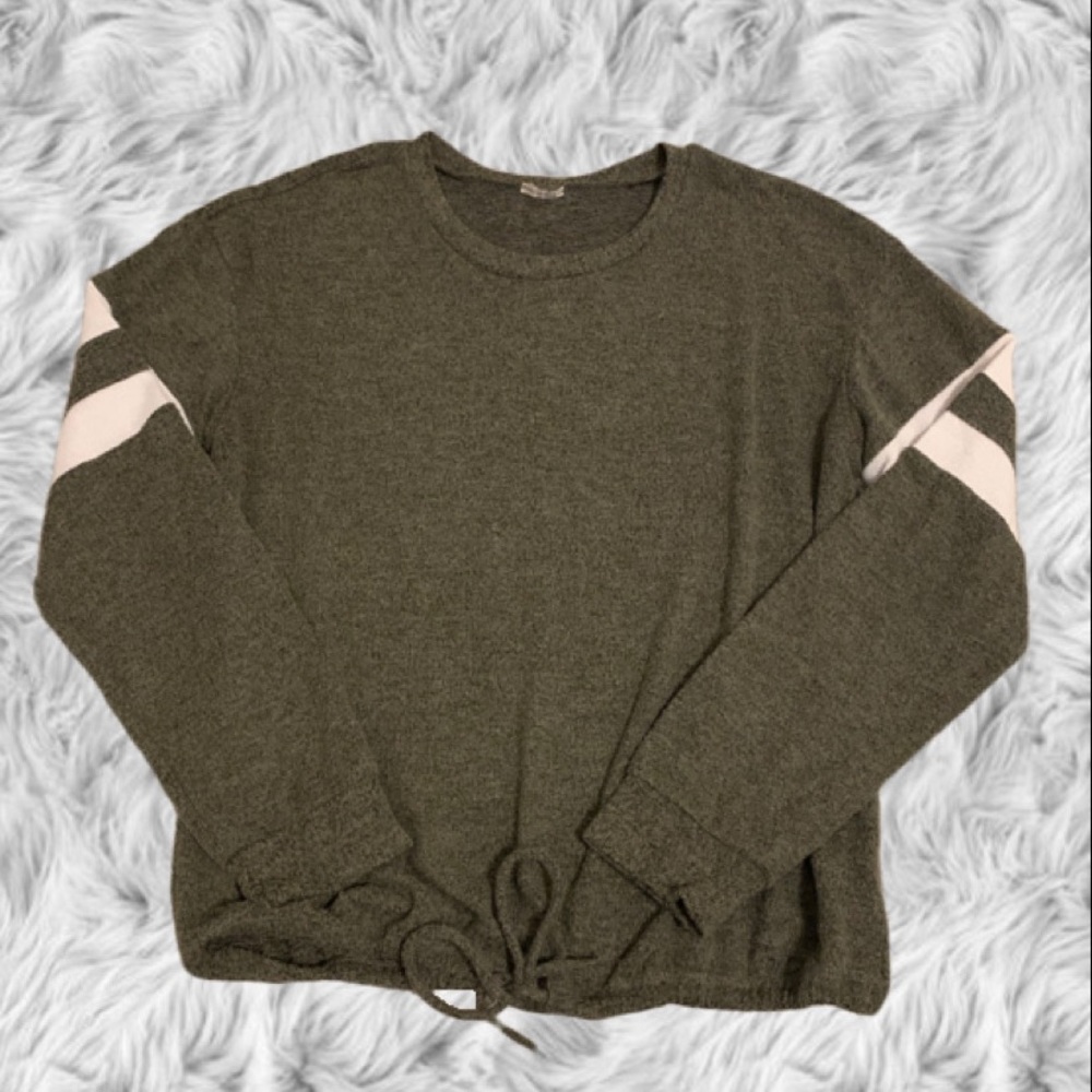 Cozy green sweater adjustable hem